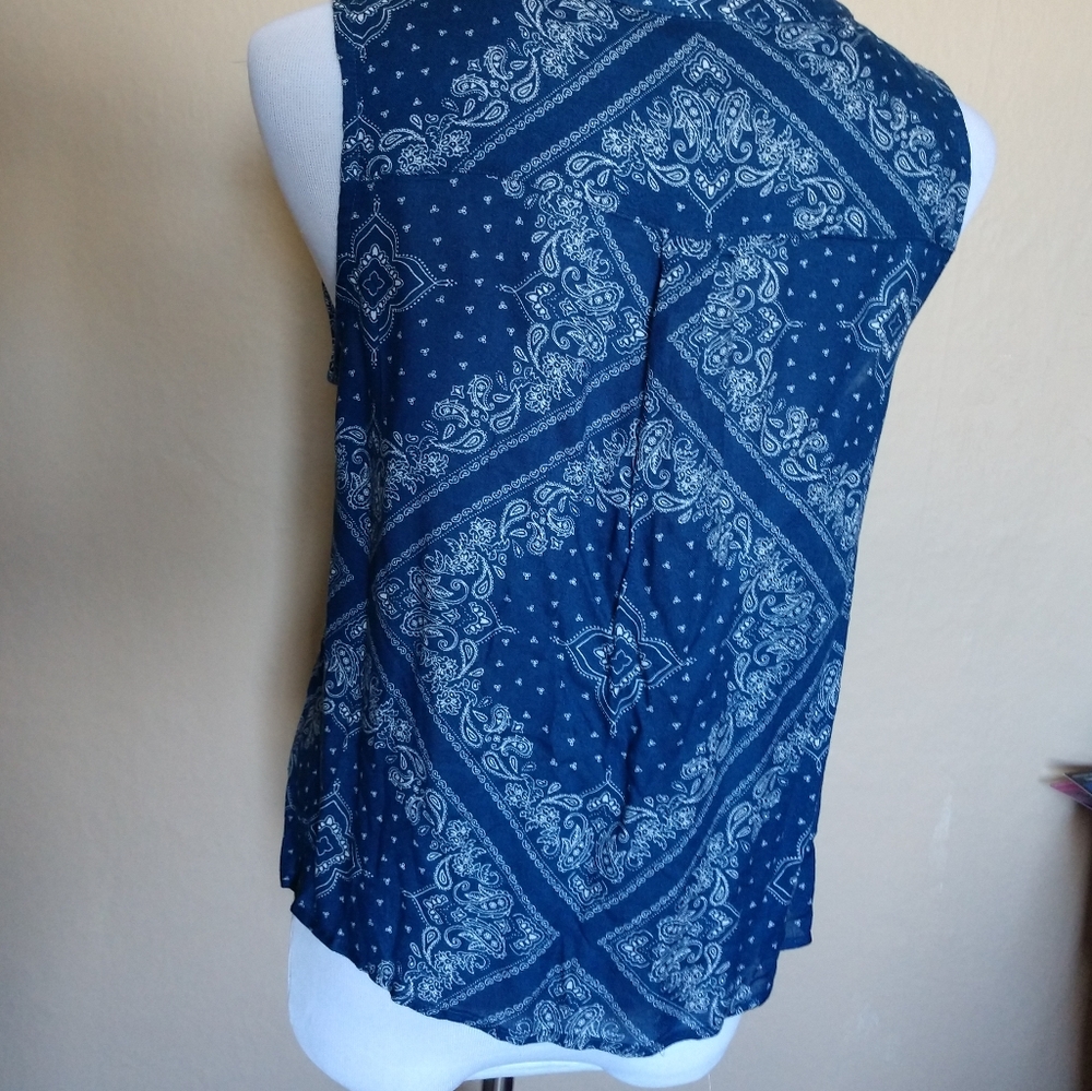 Blue Paisley Sleeveless Top - Picture 2 of 5
